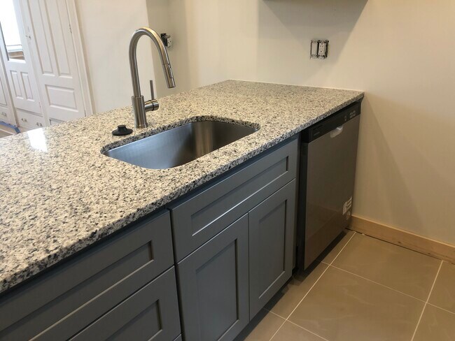 Building Photo - 1226 N Redfield St