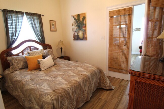 Building Photo - 107 E Swordfish St