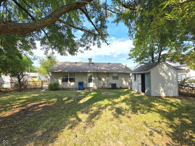 Building Photo - 2835 N Boehning St
