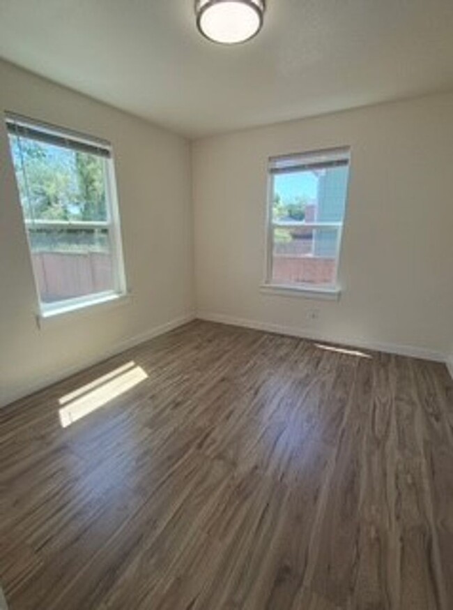 Building Photo - Adorable 2 Bedroom 1 Bath Single Story Hou...