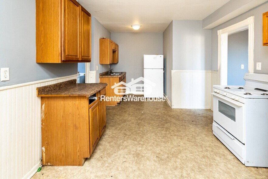 Building Photo - 568 N Farrington St