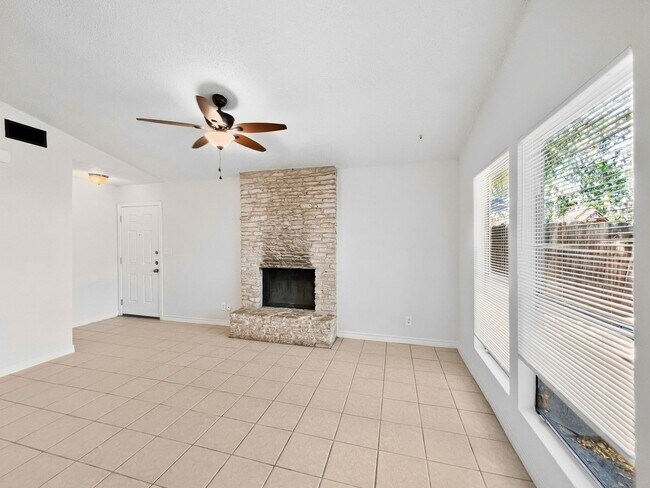 Building Photo - 1012 Fieldwood Dr
