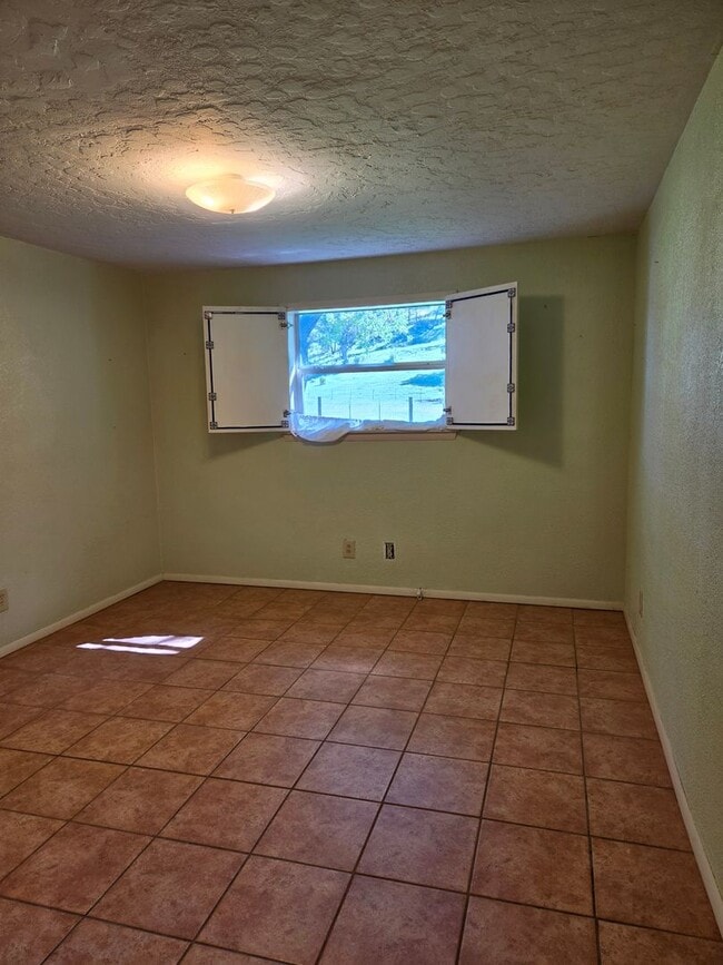 Building Photo - 375 Cora Dutton Rd