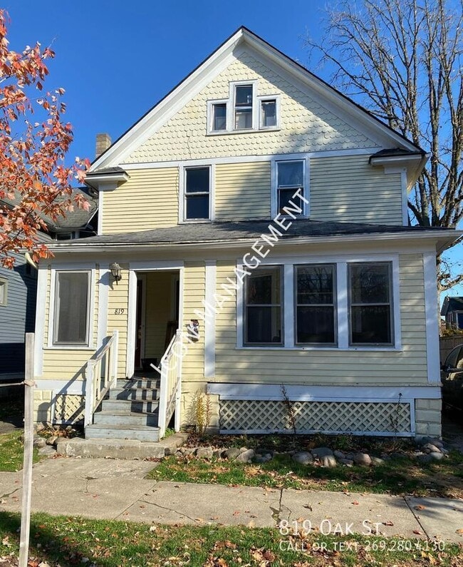 Building Photo - 819 Oak St