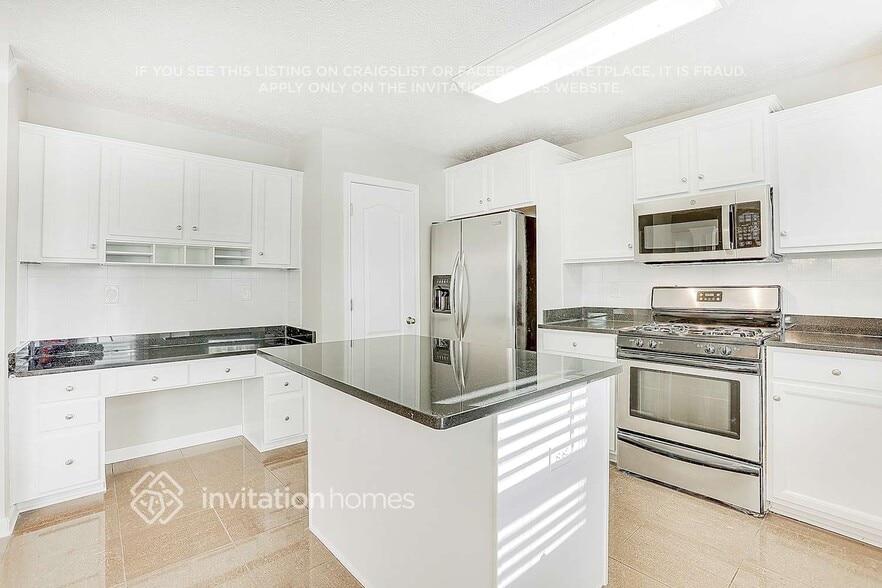 Building Photo - 702 Sycamore Dr