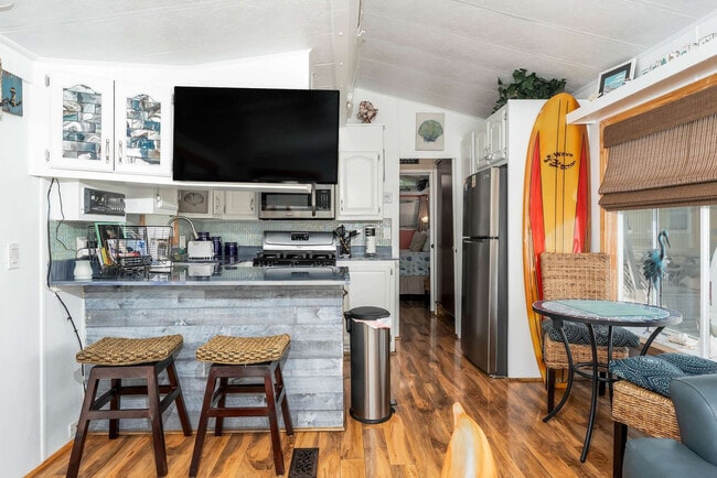 Building Photo - 793 E Oyster Dr