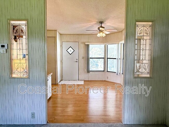 Building Photo - 4550 Charter St