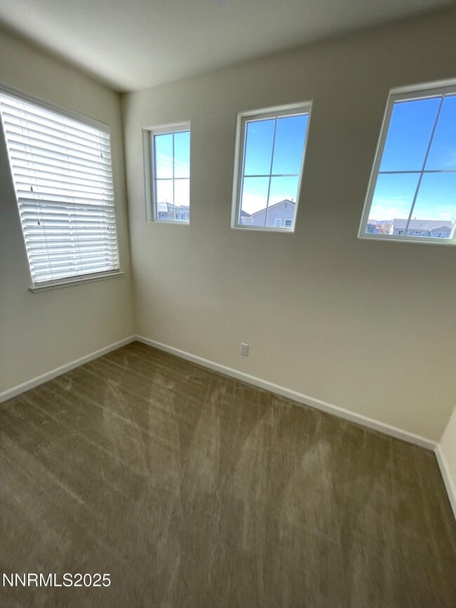 Building Photo - 7115 Diversey Dr