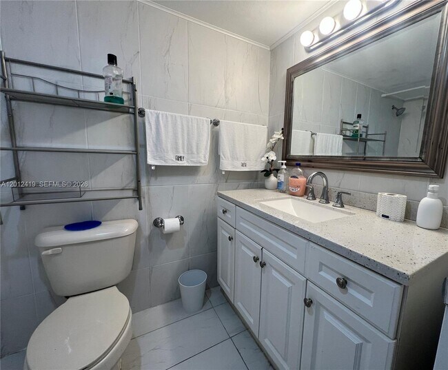 Building Photo - 1801 S Ocean Dr