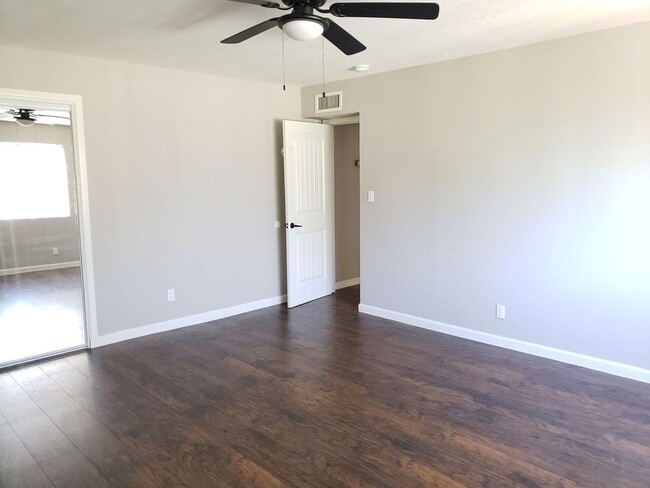 Building Photo - Historic District 3 be d3 bath home w/ RV gate