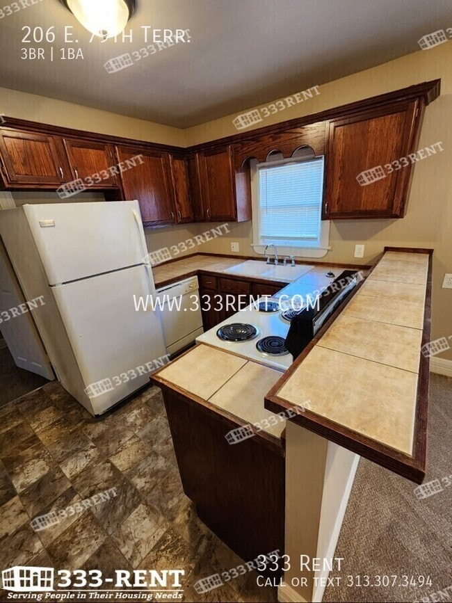 Building Photo - 206 E 79th Ter