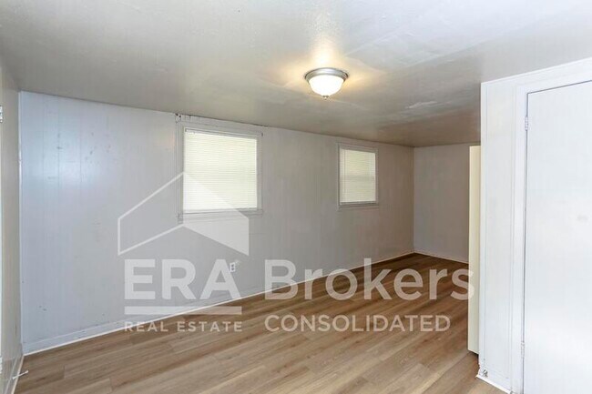 Building Photo - 404 B Hill Street