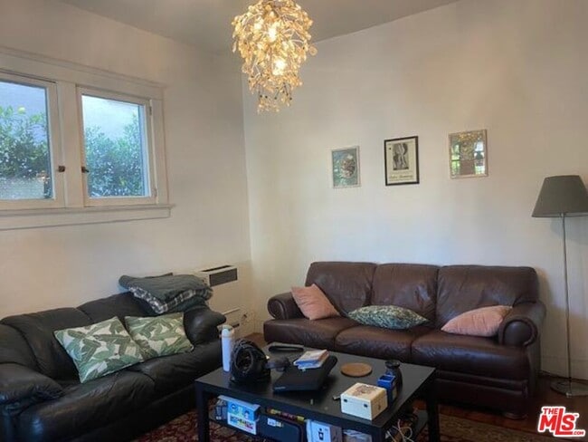 Building Photo - 1612 11th Pl