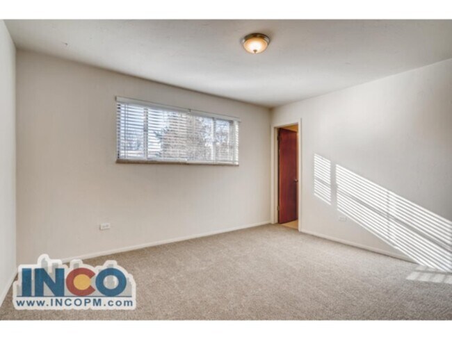 Building Photo - Lovely Two bedroom two bath in Lakewood!!
