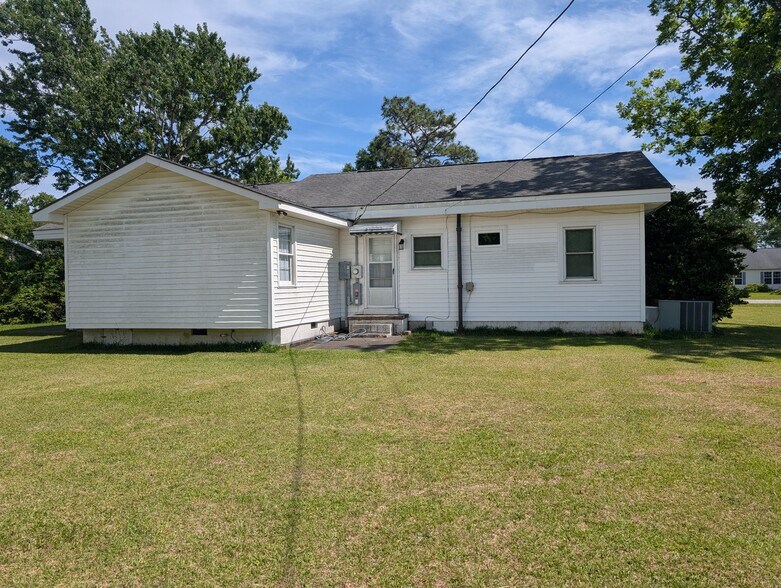 back of house - 110 Nunn St