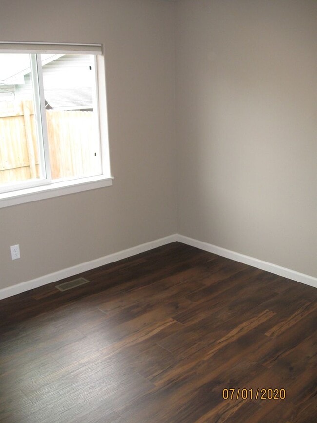 Building Photo - Must See 3 Bedroom with Fenced Yard!