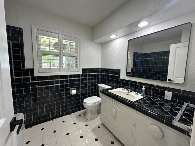 Building Photo - 301 Bermuda Pl