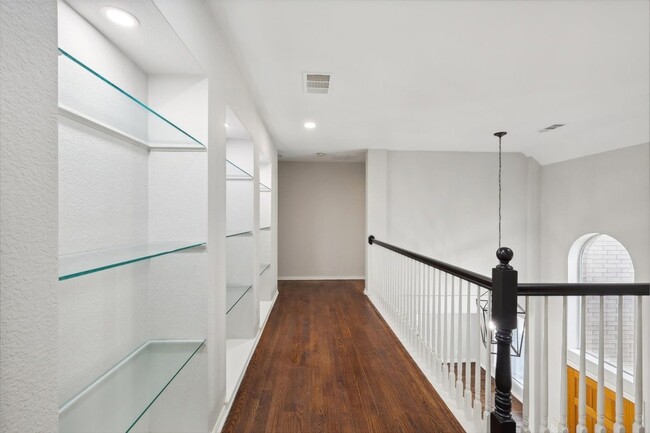 Building Photo - 6043 Fieldstone Dr