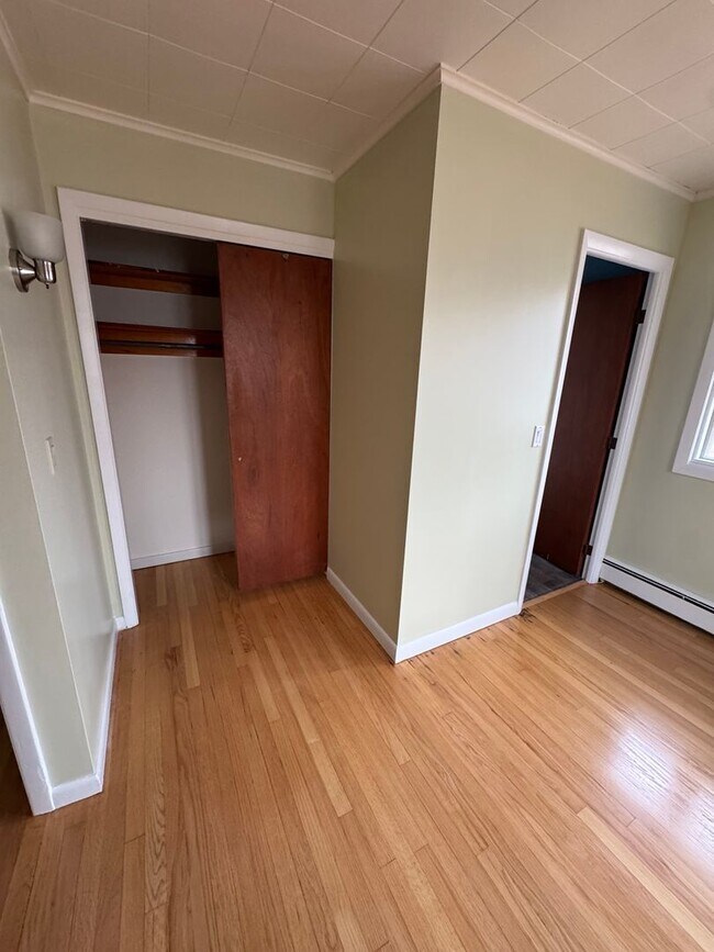 Building Photo - Upgraded 3 Bedroom Home with Garage and Basement