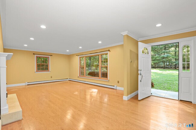 Building Photo - 122 Deforest Rd