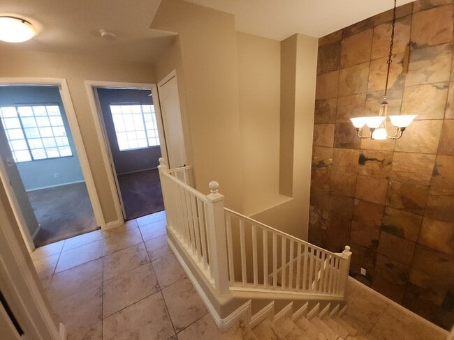 Building Photo - Immaculate Two Story Townhouse style Condo in Summerlin.