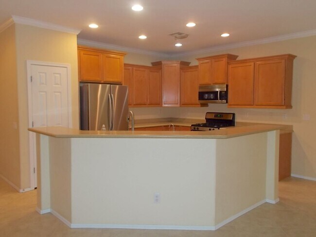 Building Photo - Elegant Single-Story Home in a Gated Commu...