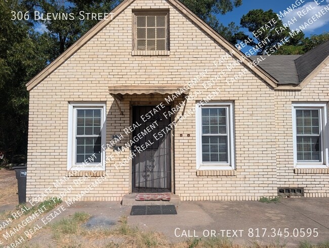 Building Photo - 306 Blevins St