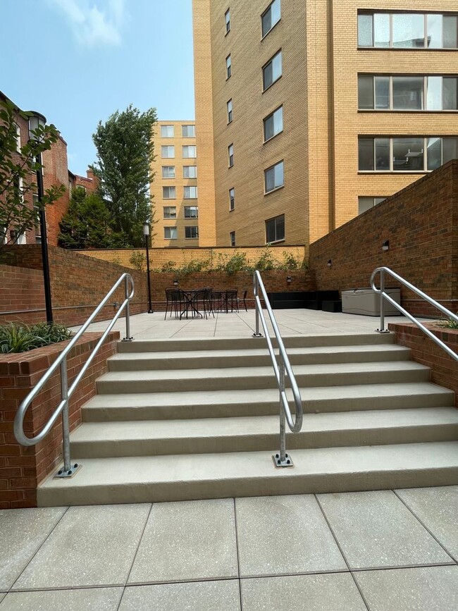 Building Photo - 1718 P St NW