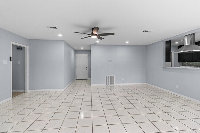 Building Photo - 9002 Bunny Run Dr