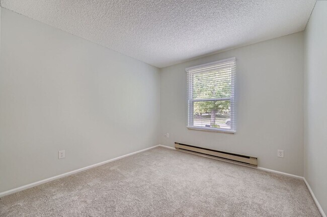 Building Photo - Fully Renovated Home in the Heart of Louis...