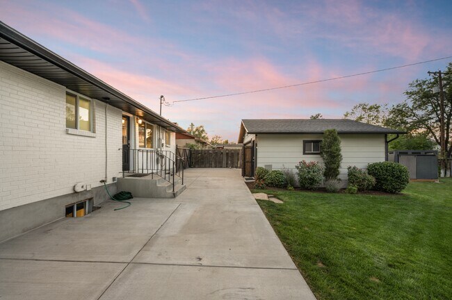 Building Photo - 1733 7200 S