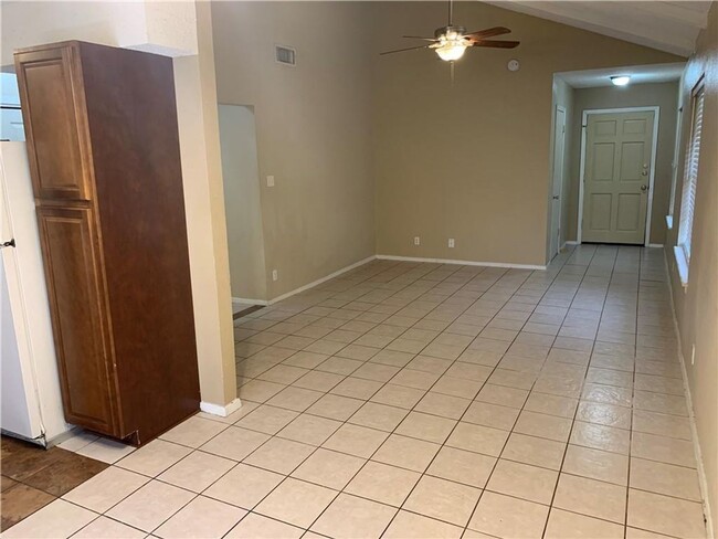 Building Photo - 7208 Creekside Dr