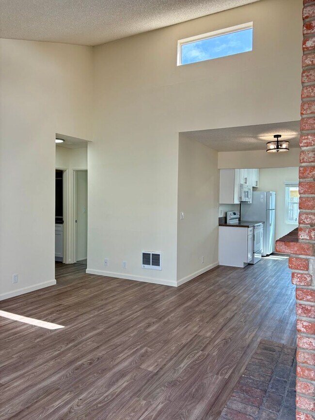 Building Photo - *OPEN HOUSE: 11/1 10:30-11:30AM* 2BR in Pa...