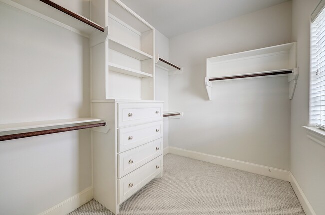 Building Photo - 1110 Thompson St