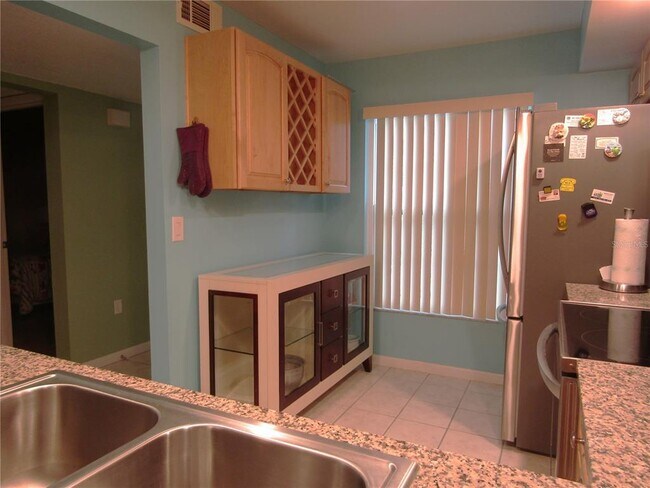 Building Photo - 4733 Winslow Beacon