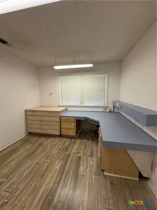 Building Photo - 1211 Clearwater Dr