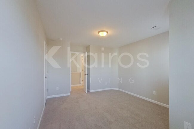 Building Photo - 888 Silent Barge Cv