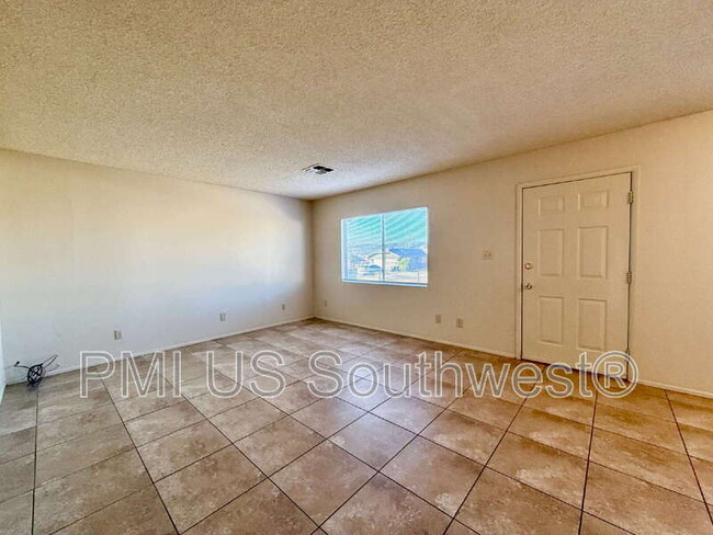 Building Photo - 1842 Gem St