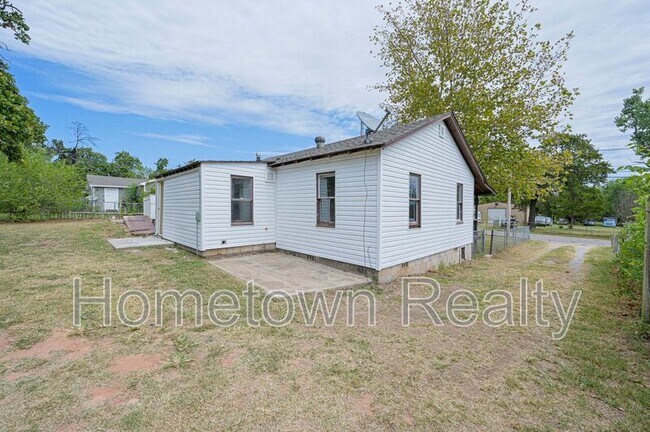 Building Photo - 2805 N Shady Nook Way