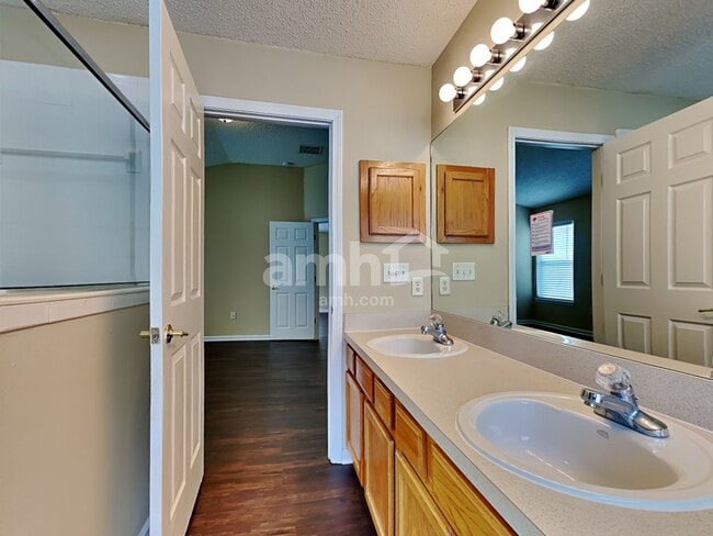 Building Photo - 9575 Stratham Ct