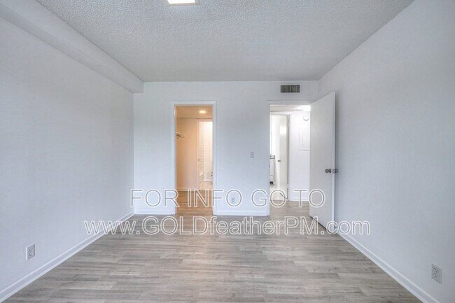 Building Photo - 515 Basswood Ave