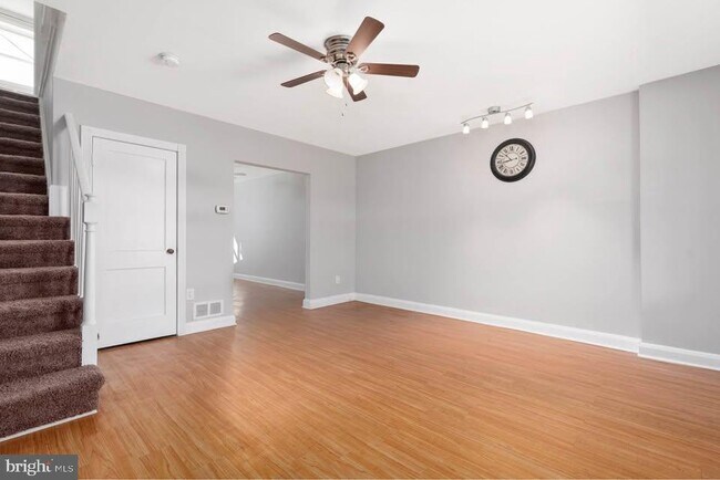 Building Photo - 114 Riverthorn Rd
