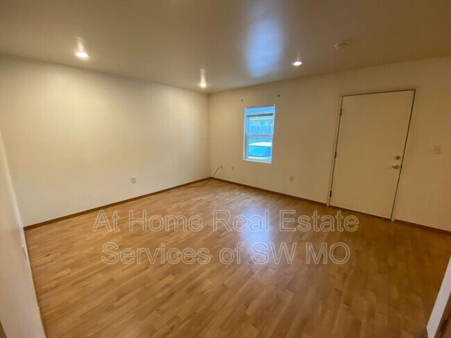 Building Photo - 750 S Campbell Ave