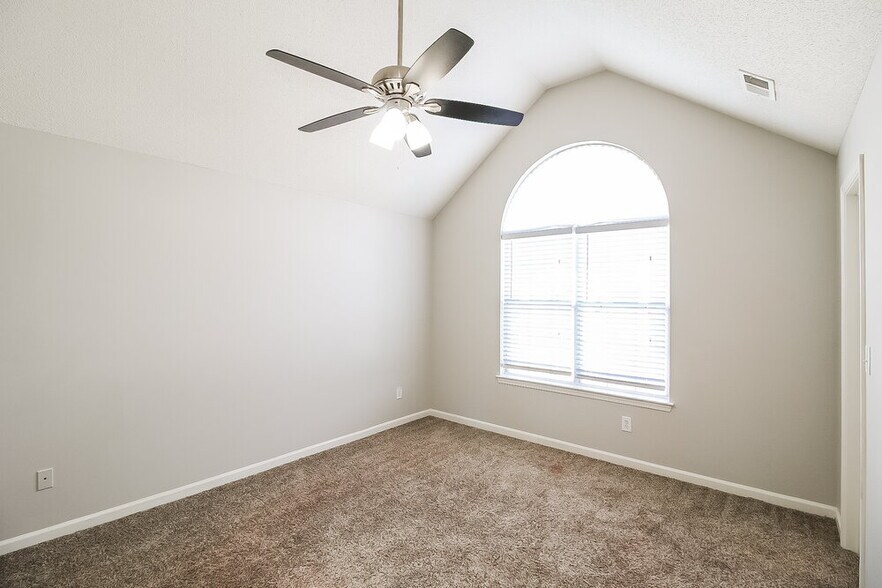 Building Photo - 444 Gresham Dr