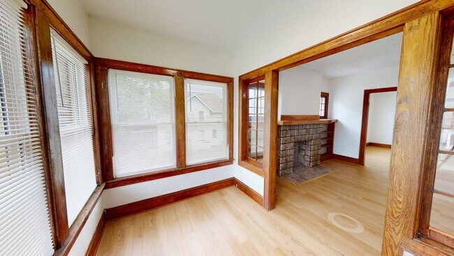 Building Photo - 978 1/2 Linwood Ave