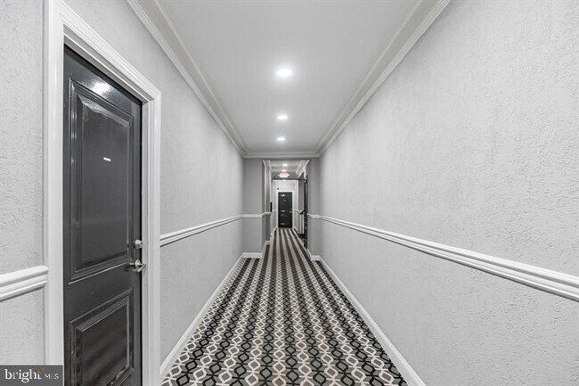 Building Photo - 2130 Locust St