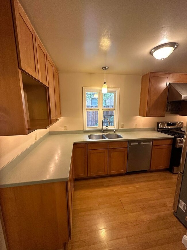 Building Photo - Stunning 4 Bedroom, 3 Bath Single Family Home with Spacious Yard - Available July 15th!