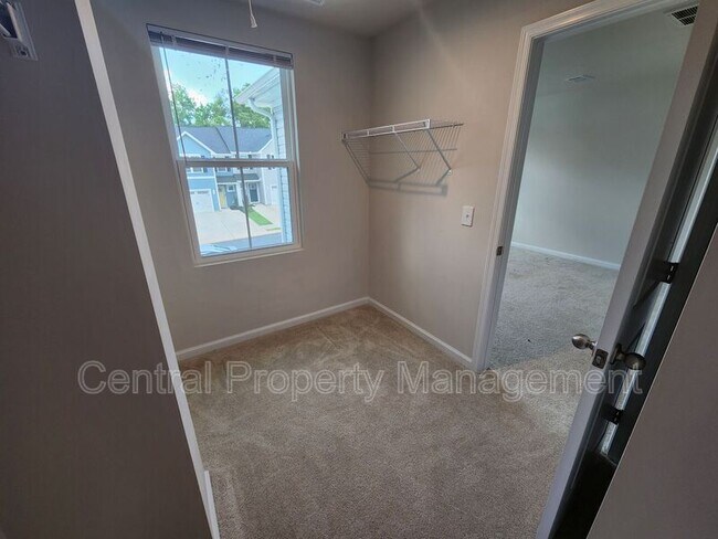 Building Photo - 165 Sarnesfield Wy