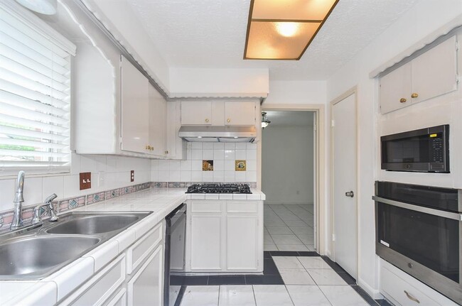 Building Photo - 7714 Eichler Dr