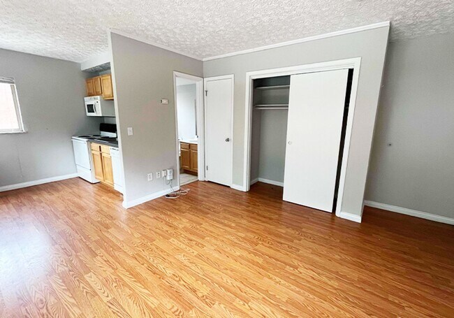 Building Photo - 555 Lowell Ave